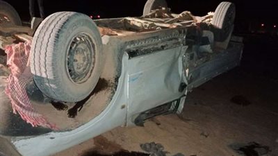 إصابة 12 عاملًا إثر انقلاب سيارة ربع نقل أعلى الطريق الأوسطي