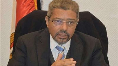 مباحثات بين 