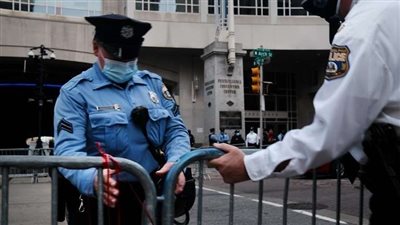 عمليات إجلاء أمام مركز فرز في فيلاديلفيا بعد تلقي إنذار بوجود قنبلة