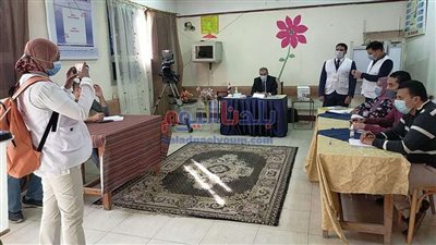 وفد من البعثة الدولية يتابع عملية التصويت داخل اللجان بالغربية