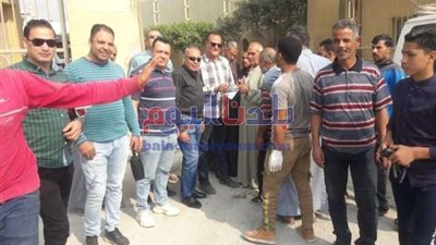 عمال شركة الزيت والصابون بكفر الزيات يدلون بأصواتهم فى انتخابات النواب