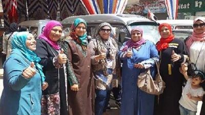 في اليوم الأول.. كبار السن والسيدات يتصدرون المشهد الانتخابي (صور)