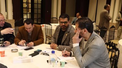 تشكيل لجنتين وكتابة الشكاوى.. تفاصيل اجتماع أعضاء جمعية مطوري القاهرة الجديدة