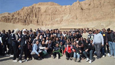 طلاب جامعة القناة يُشاركون وفود 27 جامعة عربية ببرنامج القائد العربي