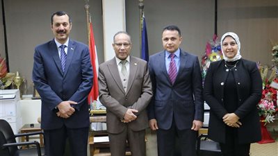 تعديل تشكيل مركز إعداد القادة بجامعة قناة السويس..  التجديد لمحمد غنيم مديرًا للمركز