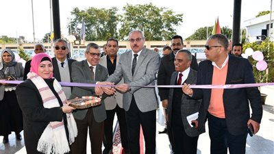 رئيس جامعة قناة السويس يفتتح معرض الكتاب الـ32 بالجامعة