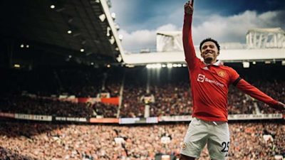 مانشستر يونايتد يكتسح ليستر سيتي في بداية الشوط الثاني