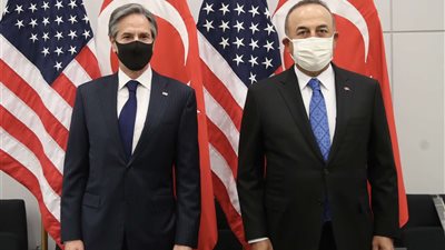 وزير الخارجية الأمريكي يلتقي نظيره التركي لتقديم المساعدات الإغاثية