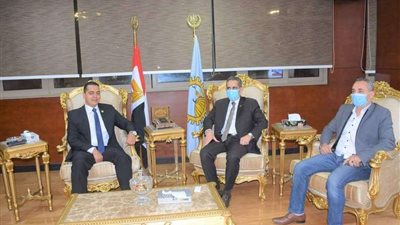 محافظ الغربية يستقبل مدير المخابرات الحربية بوسط الدلتا