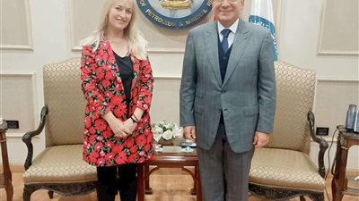 وزير البترول يبحث مع السفيرة الأيرلندية فرص التعاون في الأنشطة البترولية