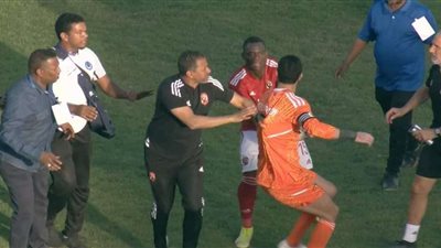 طبيب الهلال السوداني يكشف عن سبب مشادة لاعبين الأهلي