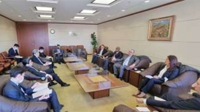 رئيس المنطقة الاقتصادية يستعرض الأنشطة والحوافز والمزايا الاستثمارية