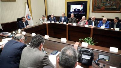 وزير الصحة يوجه بزيادة أعداد الفرق الطبية بجميع المنشآت الصحية