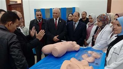 رئيس جامعة بنها يتفقد الدراسة بمركز المهارات والمحاكاة الطبية