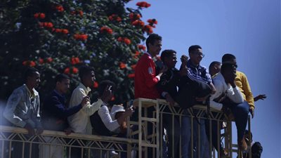 جماهير الأهلي في أسوان تستقبل حافلة لاعبي الأهلي|صور