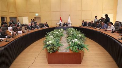 وزير النقل يوضح أسعار التذاكر والاشتراكات الشهرية للقطار الكهربائي الخفيف LRT