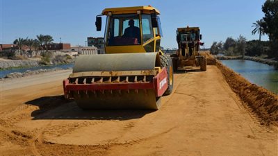 محافظ الإسماعيلية يتفقد أعمال تطوير وتوسعة الطرق