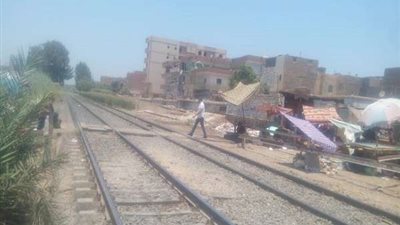 مصرع شاب أسفل عجلات القطار في البحيرة