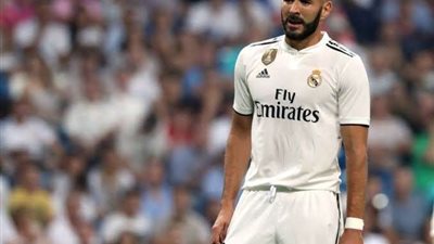 ريال مدريد يكشف موقف بنزيما من المشاركة في المباريات