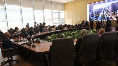 وزير النقل يوضح مسارات خطوط الخدمة إلى العاصمة الإدارية الجديدة