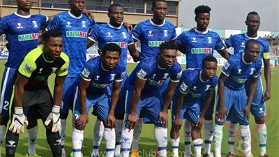 طرائف الكرة الأفريقية لا تتوقف.. عقوبة مالية ضخمة لمسؤول نيجري بسبب التبول