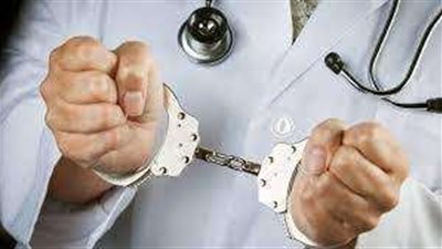 زمن العجائب.. عامل بمحل كشري ينتحل صفة دكتور علاج طبيعي بالسويس