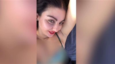 بالبكيني.. صافيناز تحذف فيديو فاضح بعد لحظات من نشره