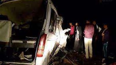 إصابة 6 أشخاص في حادث تصادم سيارة ميكروباص مع أخرى ملاكي أعلى المحور