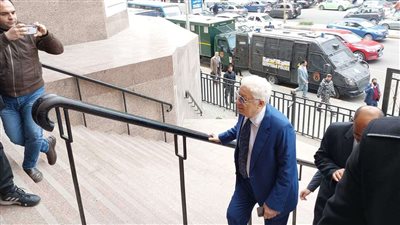 انفاذا للقانون واحتراما لأحكام القضاء.. مرتضى منصور يسلم نفسه لتنفيذ حكم الحبس