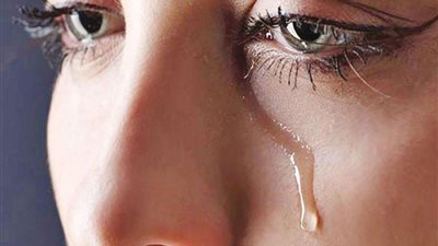 إزالة السموم.. ماذا يحدث للجسم أثناء البكاء؟