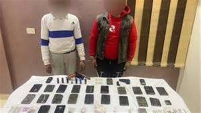 ضبط كمية كبيرة من المواد المخدرة وأسلحة بيضاء بحوزة شخصين في عين شمس