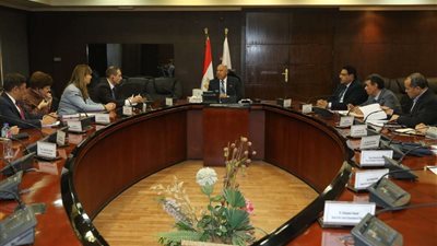وزير النقل يستقبل وفد البنك الأوروبي لبحث المشروعات المشتركة