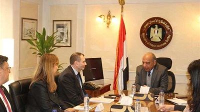 وزير قطاع الأعمال العام يستقبل وفد البنك الأوروبي لإعادة الإعمار والتنمية