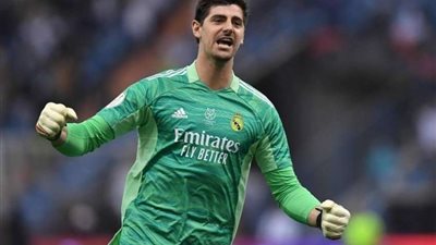 كورتوا يهاجم لاعبي ريال مدريد عقب التعادل أمام أتلتيكو في الدوري الإسباني