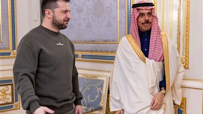 وزير الخارجية السعودي يصل كييف و يلتقي بزيلينسكي