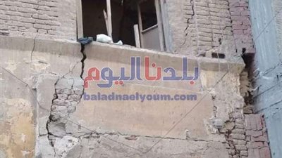 فرض كردون أمنى حول عقار بدمنهور بعد سقوط أجزاء منه