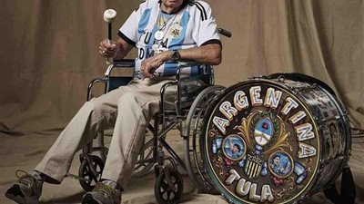 ذا بيست .. كارلوس تولا يحصل على جائزة الجمهور