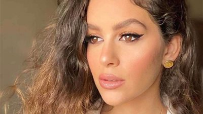 من داخل قطار.. أحدث ظهور لـ جميلة عوض (فيديو)