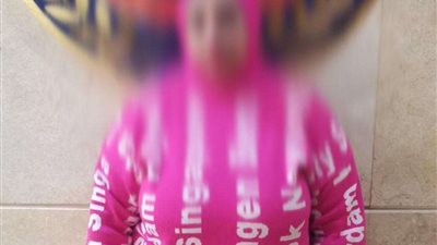 انتحلت صفة طبيبة وأعلنت عن قيامها بإجراء عمليات جراحية.. سقوط الطبيبة المُزيفة بالمطرية