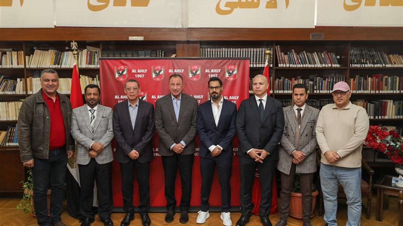 الخطيب مع وفد الاتحاد