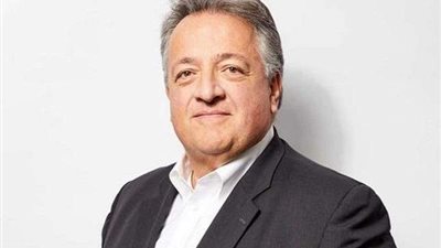 من أصول لبنانية.. من هو المهاجر العظيم الذي يقف وراء لقاح موديرنا لعلاج 