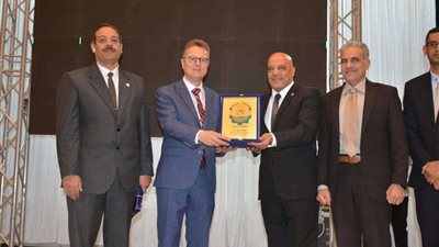 رئيس جامعة أسوان يستقبل السفير الألماني لبحث سبل التعاون الأكاديمي والبحثي