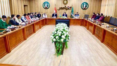 محافظ المنوفية يستعرض الموقف الحالى لخطة رصف الطرق