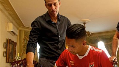 بانون يصل القاهرة.. والأهلي يعلن موعد انضمامه للتدريبات