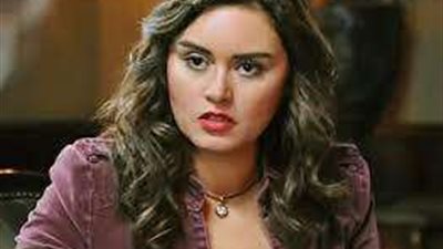 رشا مهدي تعلن وفاة والدتها