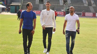 شاهد.. بدر بانون يظهر في الأهلي.. ويعقد جلسة مع عبدالحفيظ