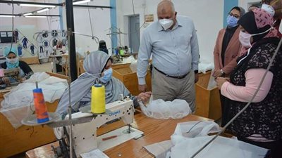 تجار الأزمة.. ضبط مصنع غير مرخص لتصنيع الكمامات الطبية بالقاهرة