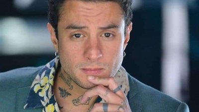 أحمد الفيشاوي يشارك جمهوره بصورة لوالديه.. شاهد