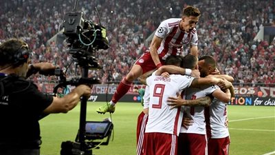 بعد إصابه كوكا بكورونا.. أولمبياكوس يهاجم الفيفا ويتهمه بالتقصير