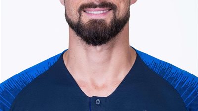 جيرو يدعو طفل تعرض للتنمر إلى مباراة الميلان